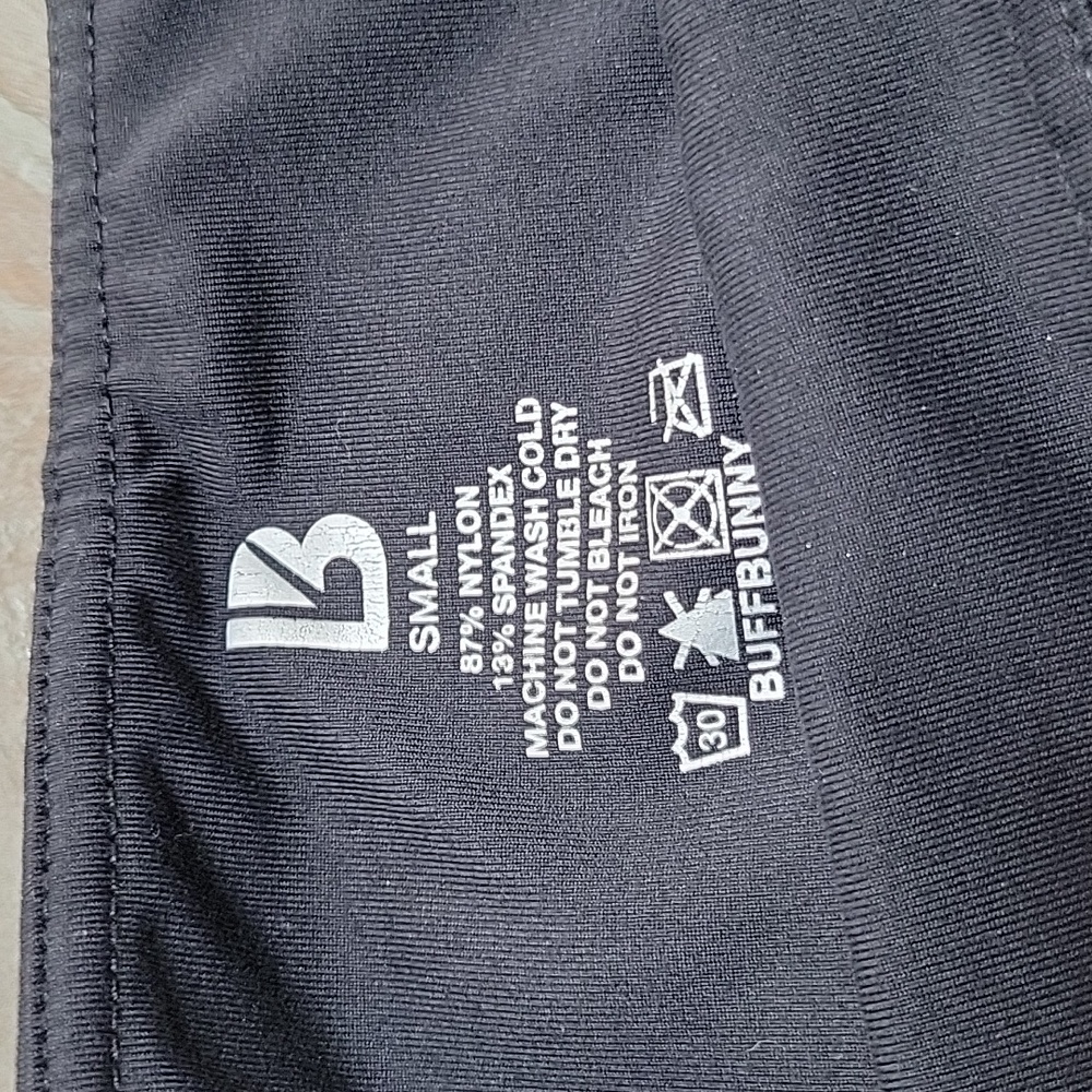 Buff Bunny Cropped Leggings - Picture 2 of 4